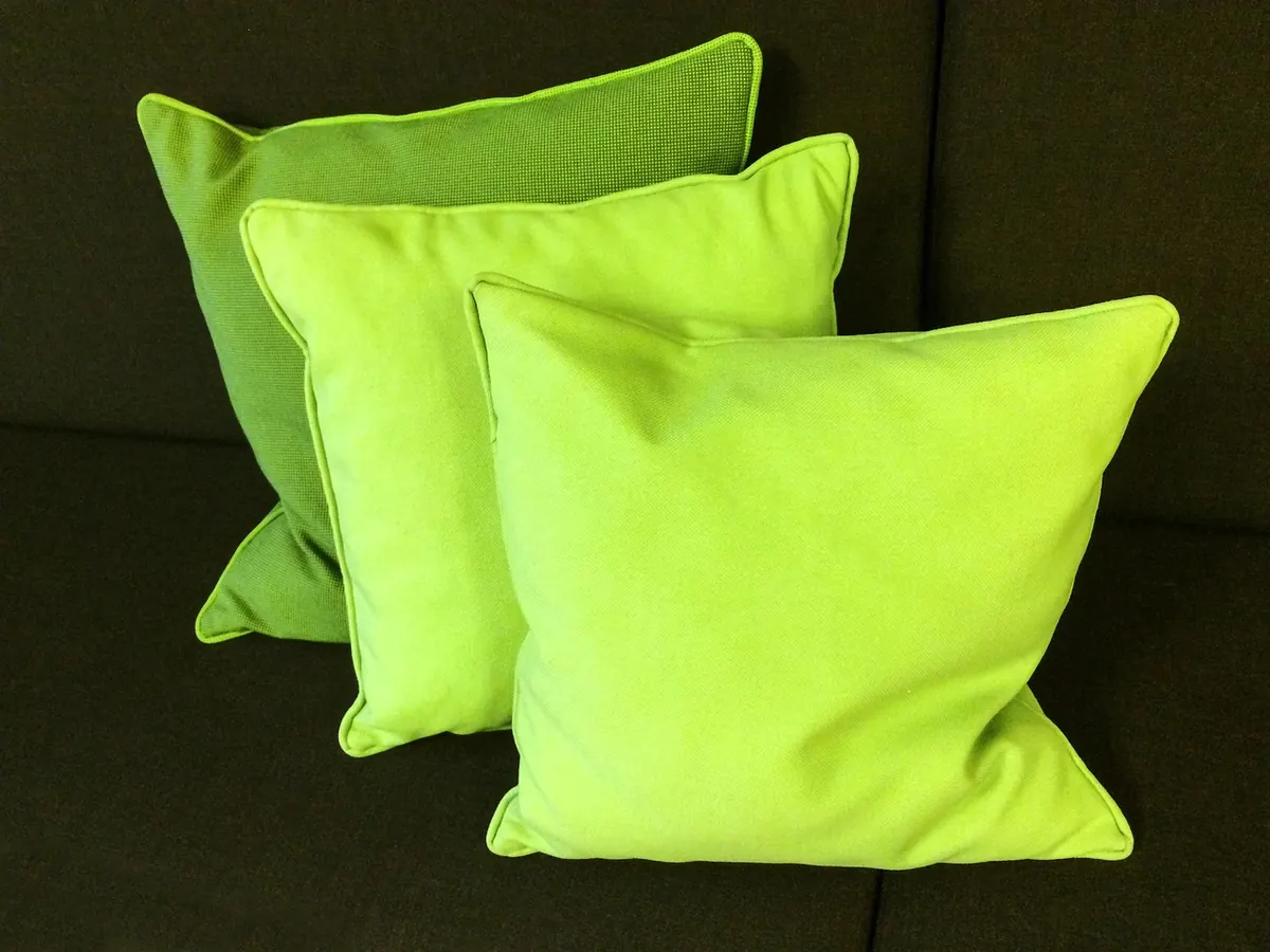 Comparison: Linen vs Cotton vs Velvet for Sofa Cushions in Busy Family Homes